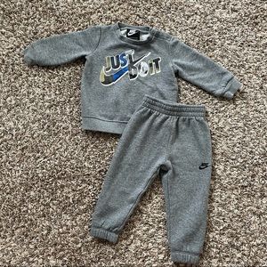 NIKE Toddler 12M Sweatsuit